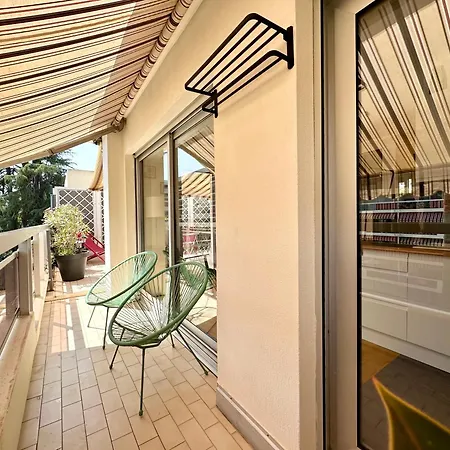 Elegant 2pieces Piscinevue Parking