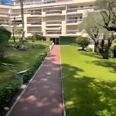 Elegant 2pieces Piscinevue Parking