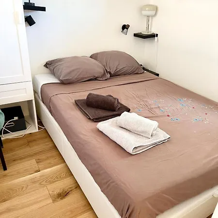 Elegant 2pieces Piscinevue Parking Apartman